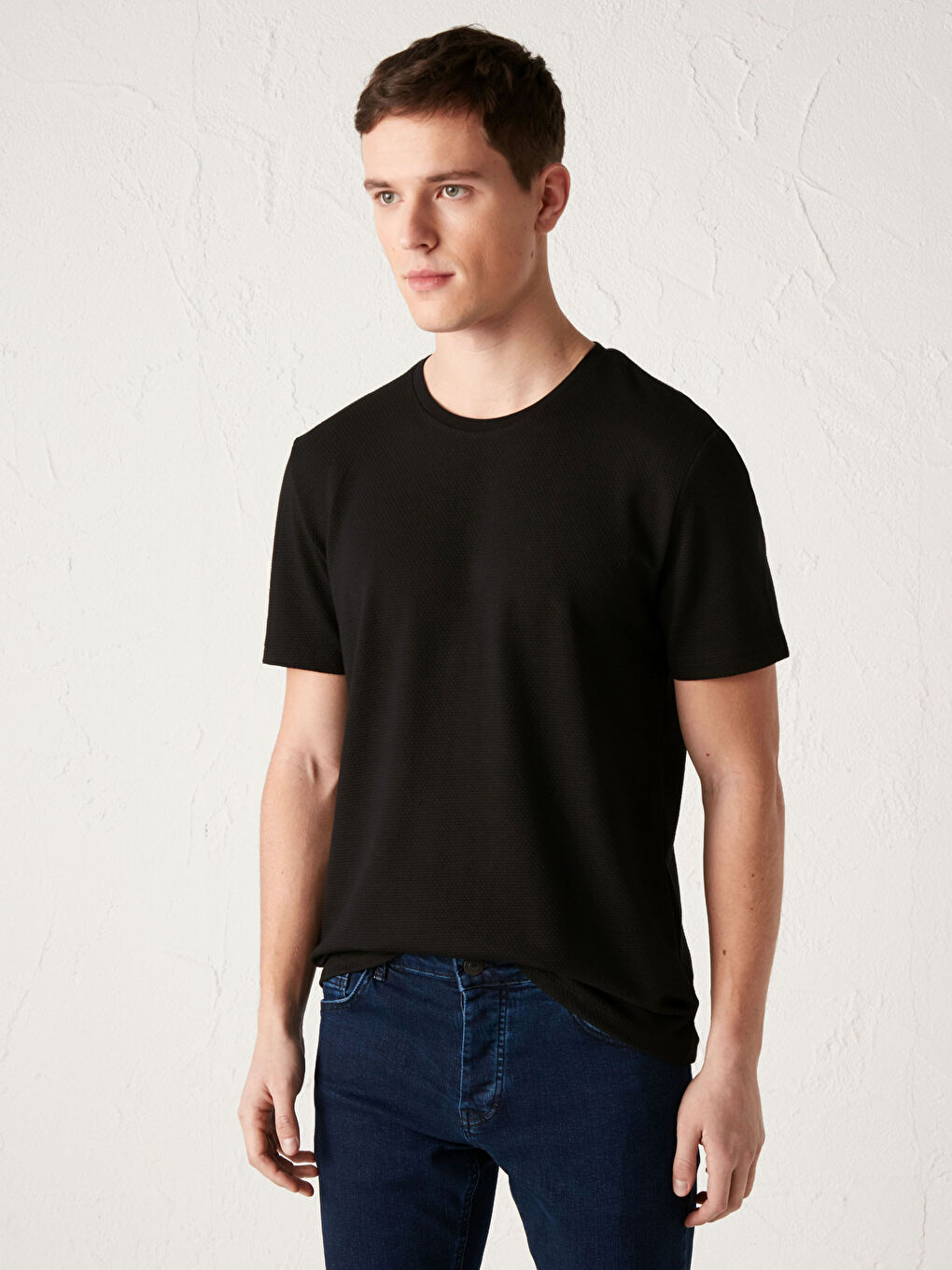 Siyah Bisiklet Yaka Kısa Kollu Basic Erkek Tişört-1