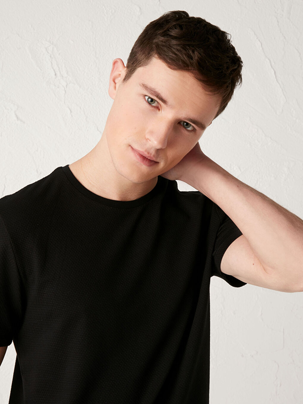 Siyah Bisiklet Yaka Kısa Kollu Basic Erkek Tişört-3