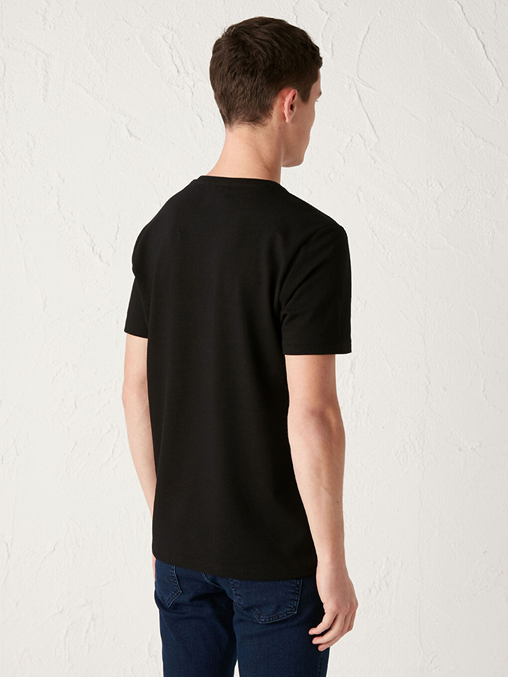 Siyah Bisiklet Yaka Kısa Kollu Basic Erkek Tişört-4