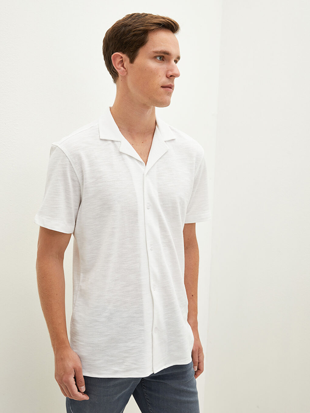 Beyaz Slim Fit Resort Yaka Kısa Kollu Erkek Gömlek