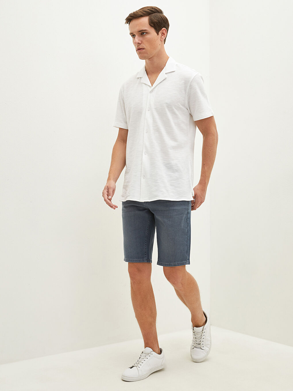 Beyaz Slim Fit Resort Yaka Kısa Kollu Erkek Gömlek-3