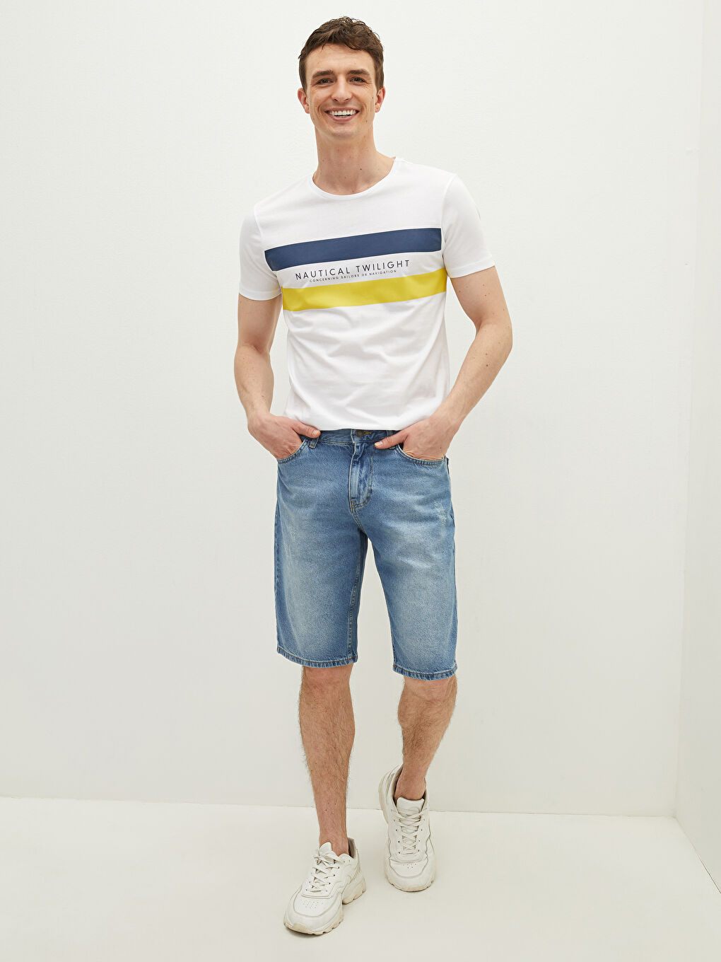 Beyaz Bisiklet Yaka Kısa Kollu Renk Bloklu Penye Erkek Tişört-3