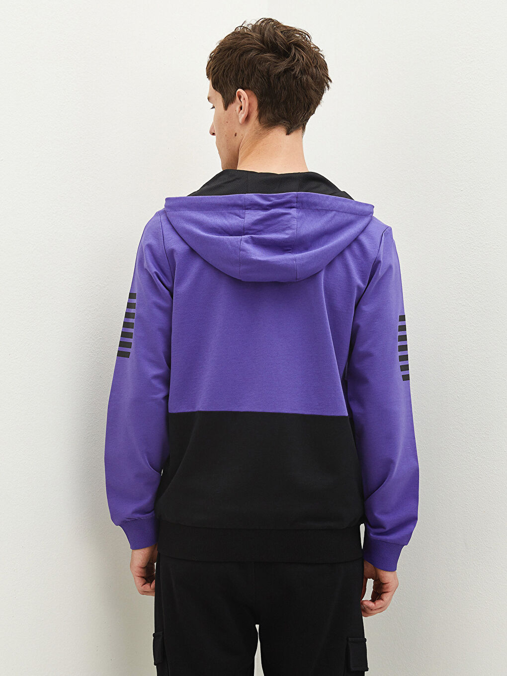 سويت شيرت رياضي نشط بسحاب مزود بغطاء رأس للرجال-1