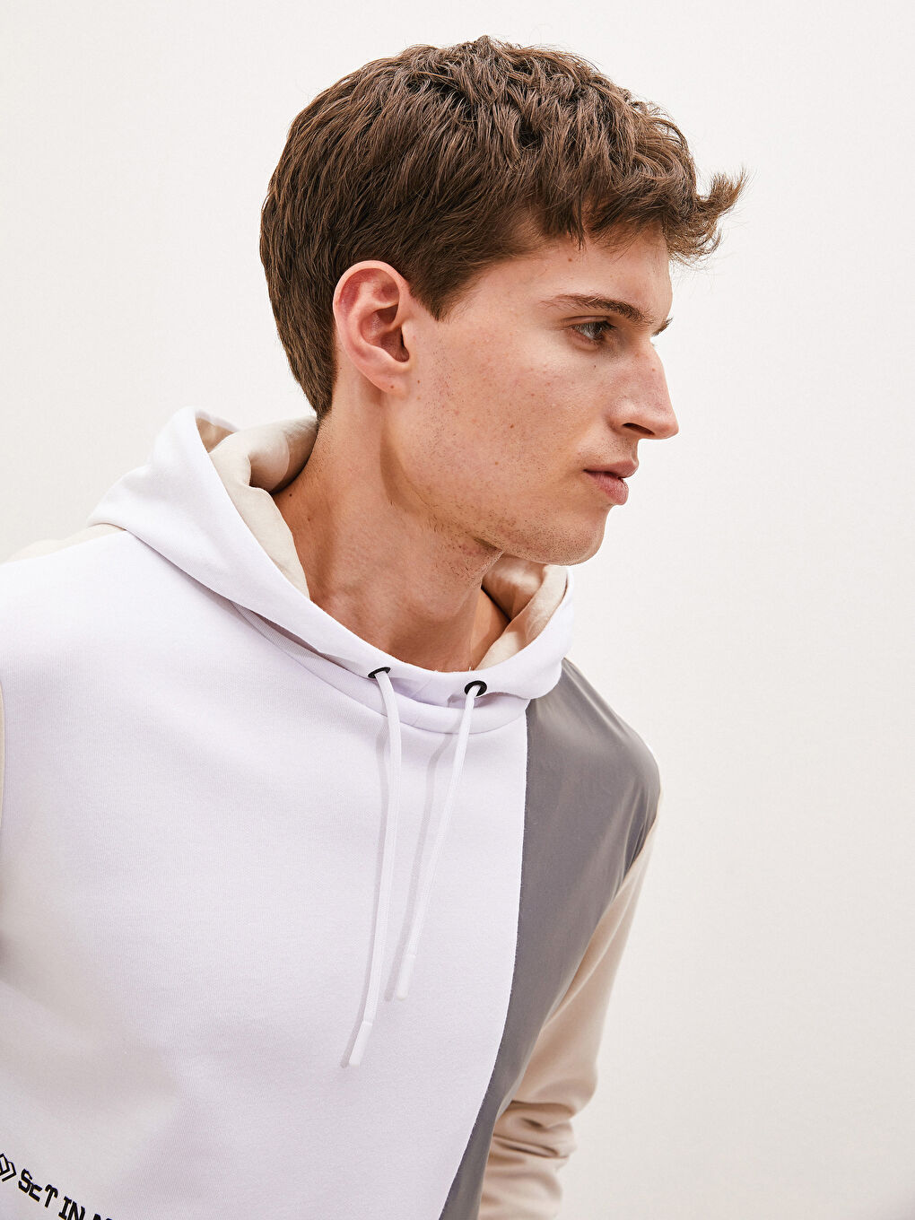 هودي رياضي نشط للرجال مزود بغطاء رأس وكم طويل بتصميم كتلة الألوان-3