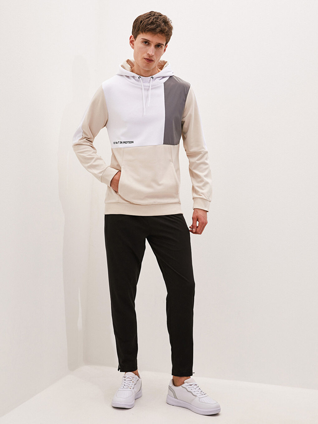 هودي رياضي نشط للرجال مزود بغطاء رأس وكم طويل بتصميم كتلة الألوان-4