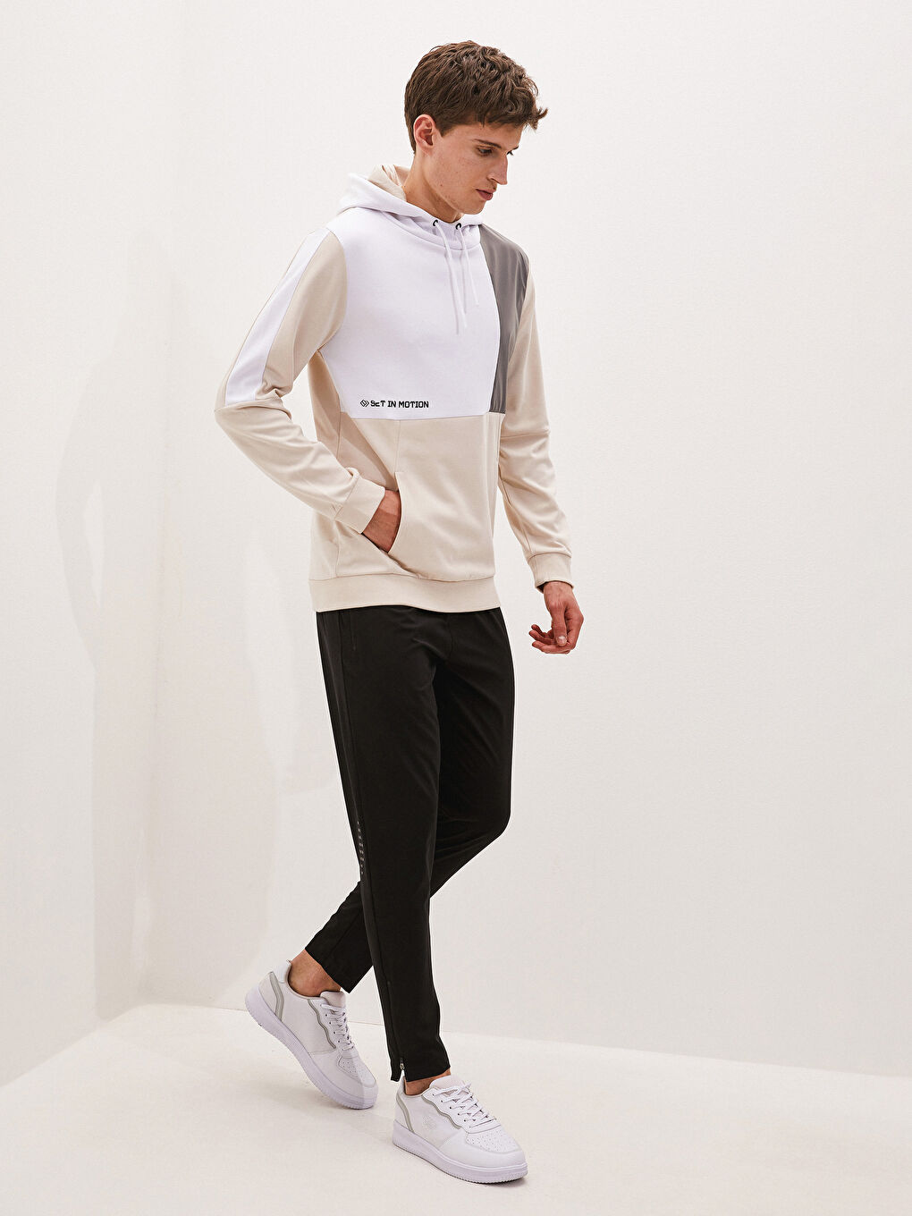 هودي رياضي نشط للرجال مزود بغطاء رأس وكم طويل بتصميم كتلة الألوان-5