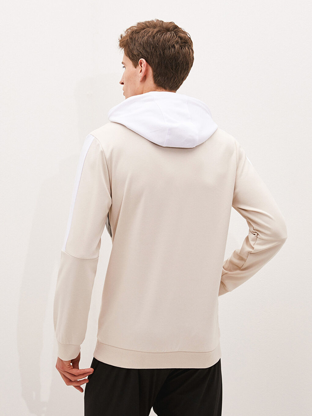 هودي رياضي نشط للرجال مزود بغطاء رأس وكم طويل بتصميم كتلة الألوان-6