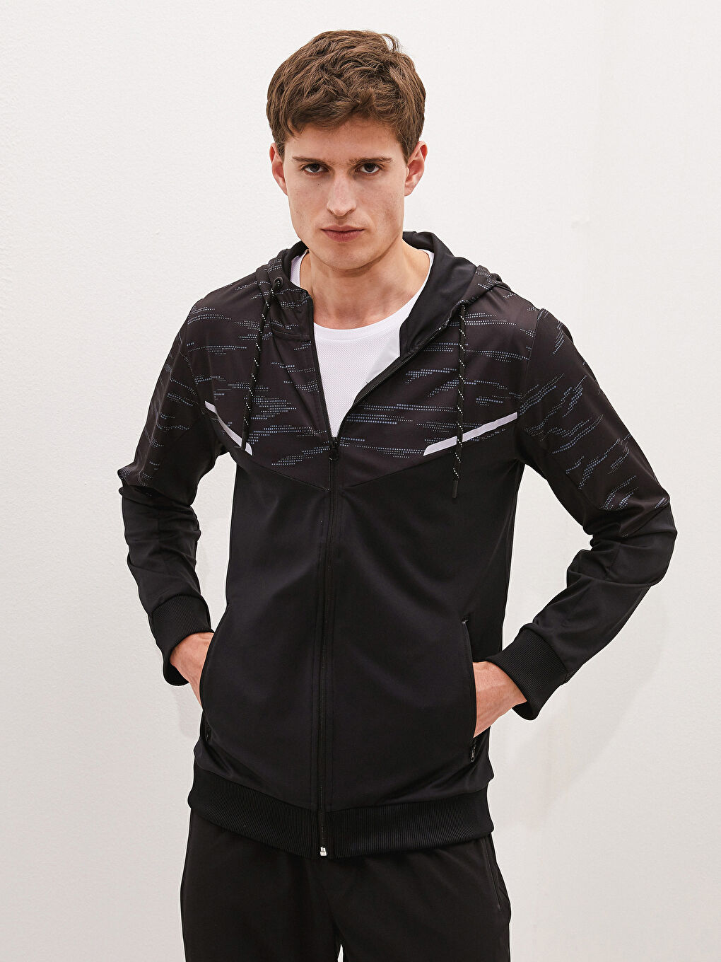 Siyah Standart Kalıp Kapüşonlu Erkek Aktif Spor Hırka