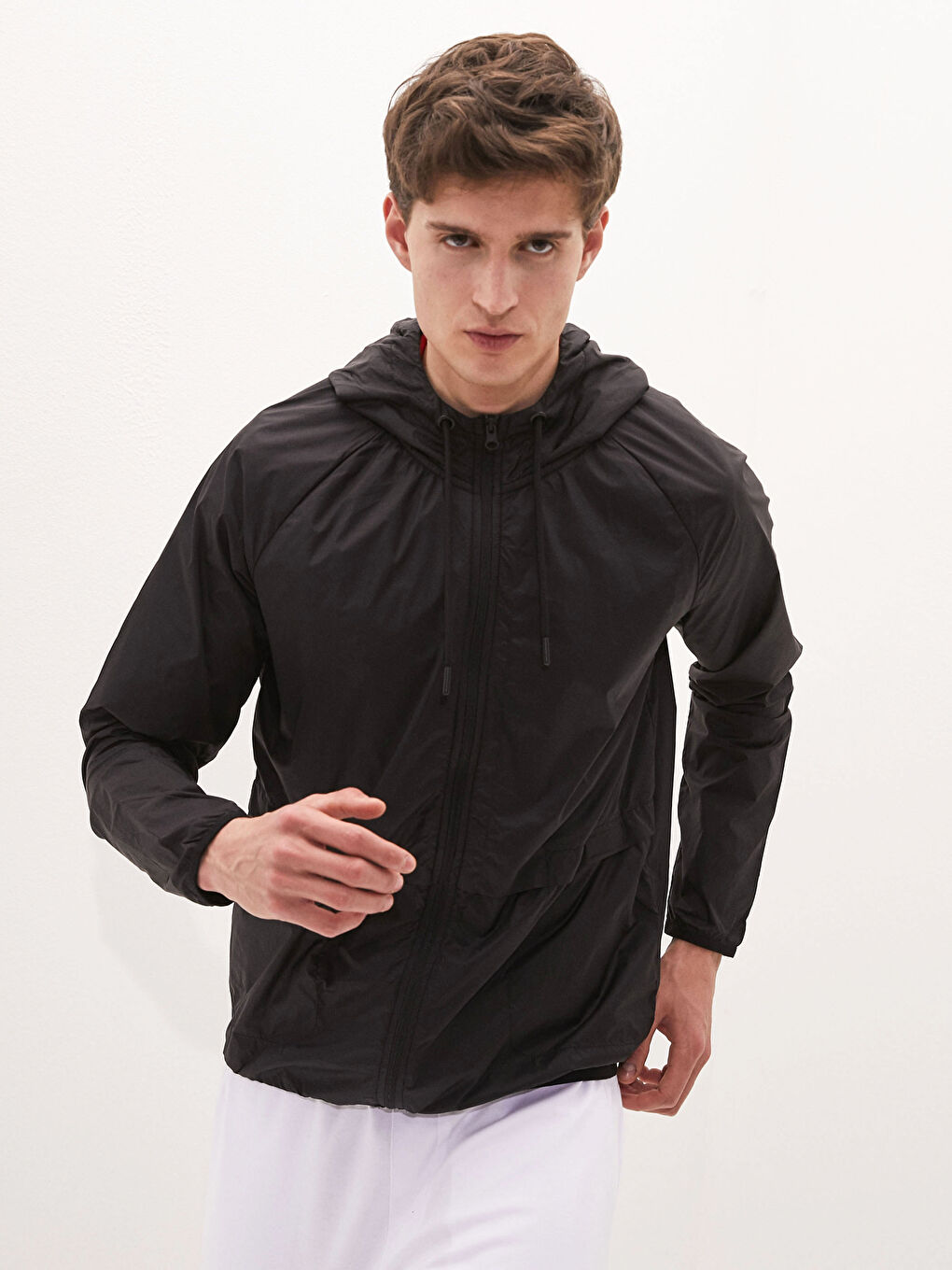 Siyah Standart Kalıp Kapüşonlu Erkek Aktif Spor Hırka