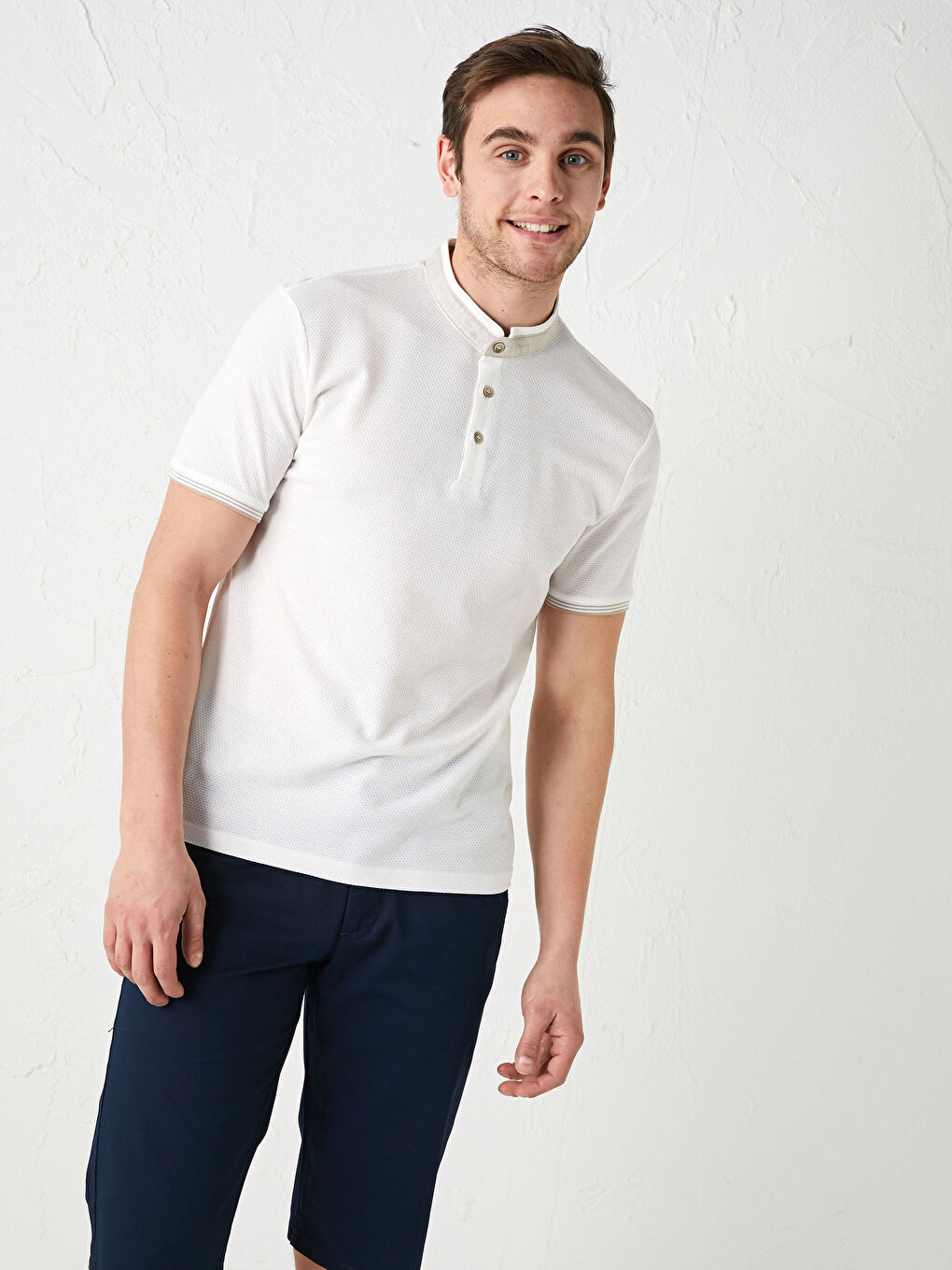 Beyaz Hakim Yaka Kısa Kollu Erkek Tişört-7