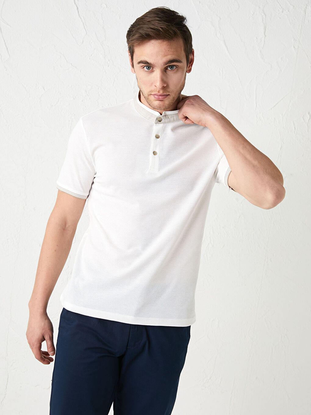 Beyaz Hakim Yaka Kısa Kollu Erkek Tişört-8