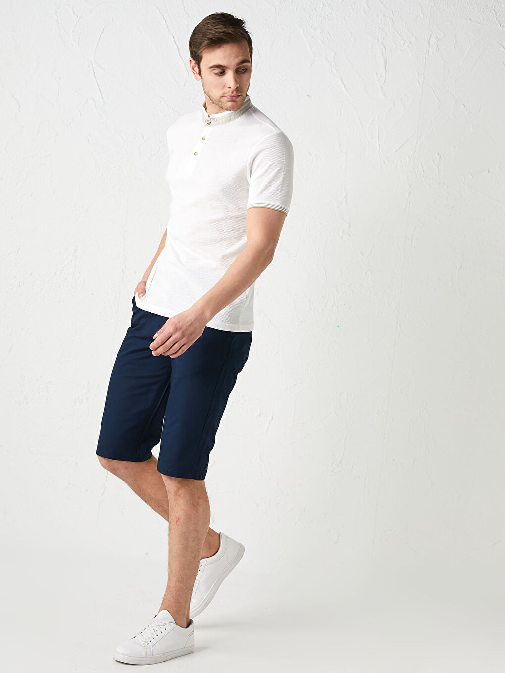 Beyaz Hakim Yaka Kısa Kollu Erkek Tişört-10