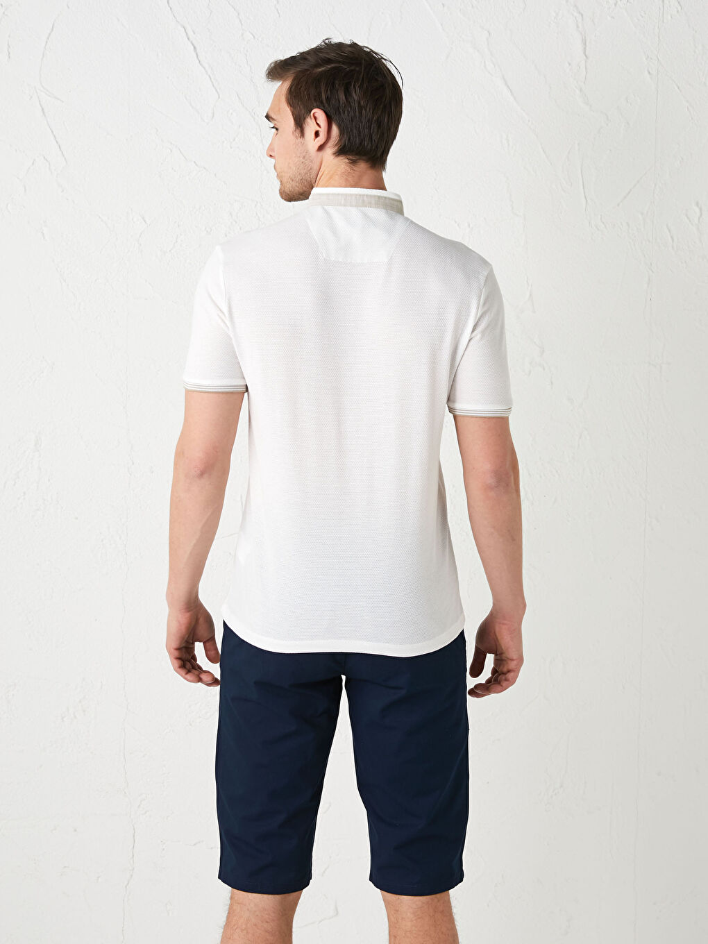 Beyaz Hakim Yaka Kısa Kollu Erkek Tişört-12