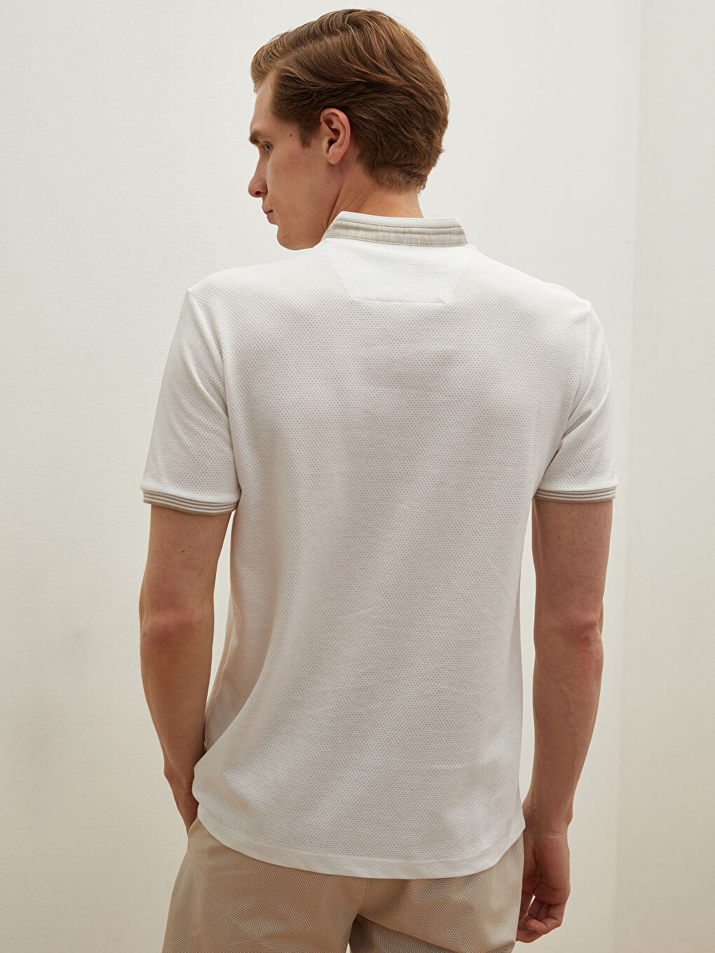 Beyaz Hakim Yaka Kısa Kollu Erkek Tişört-6