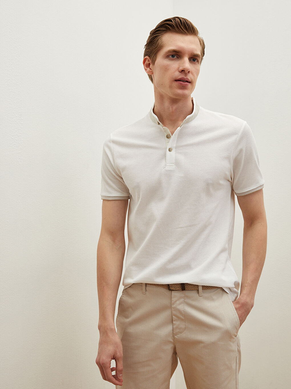 Beyaz Hakim Yaka Kısa Kollu Erkek Tişört-1