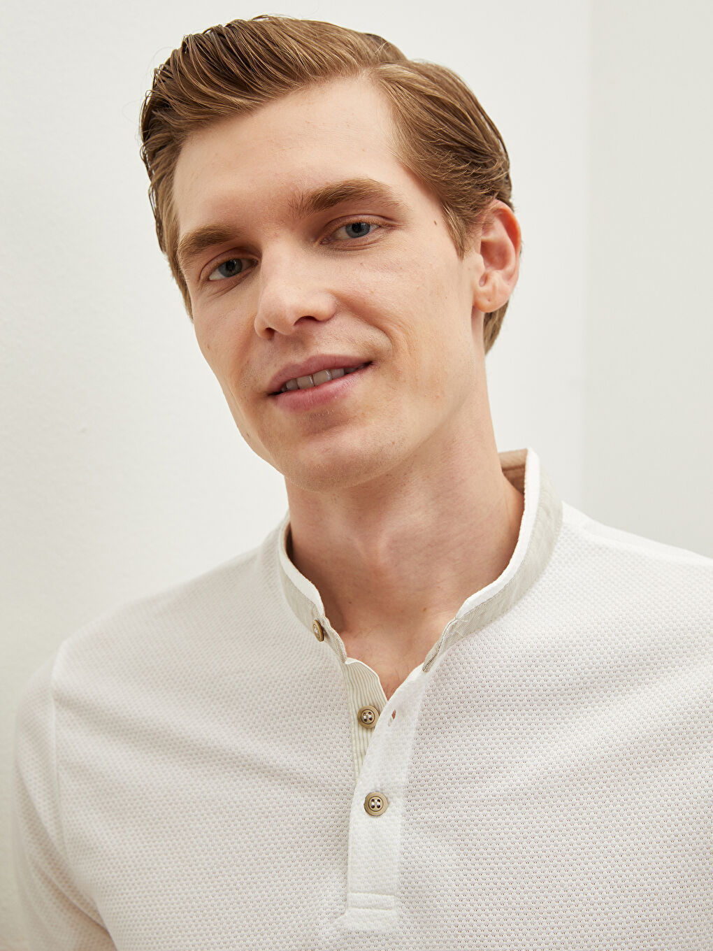 Beyaz Hakim Yaka Kısa Kollu Erkek Tişört-3