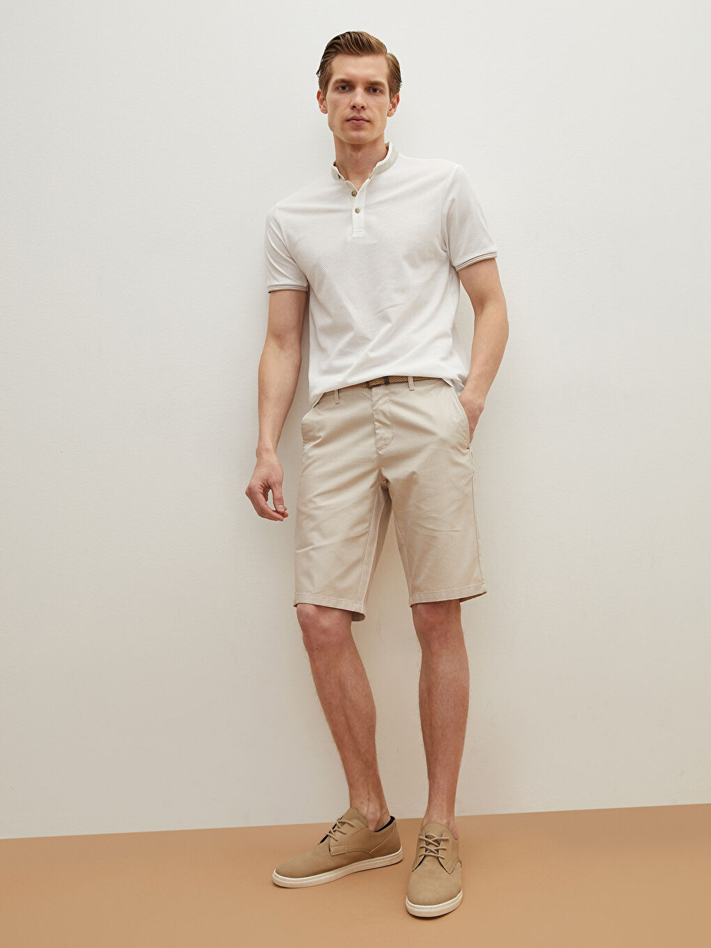 Beyaz Hakim Yaka Kısa Kollu Erkek Tişört-5