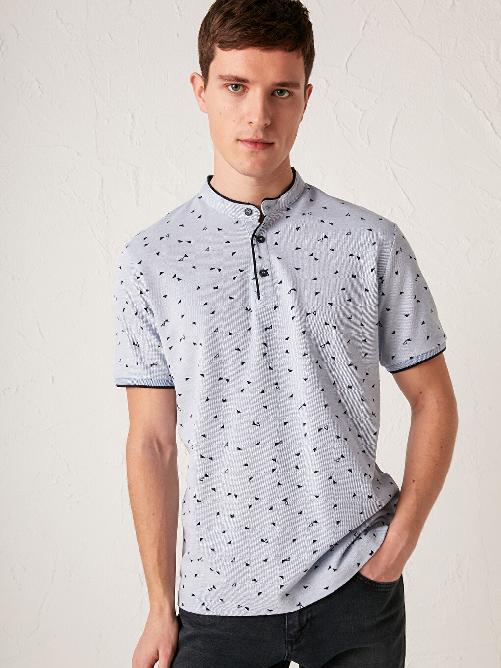 Lacivert Baskılı Hakim Yaka Kısa Kollu Tişört