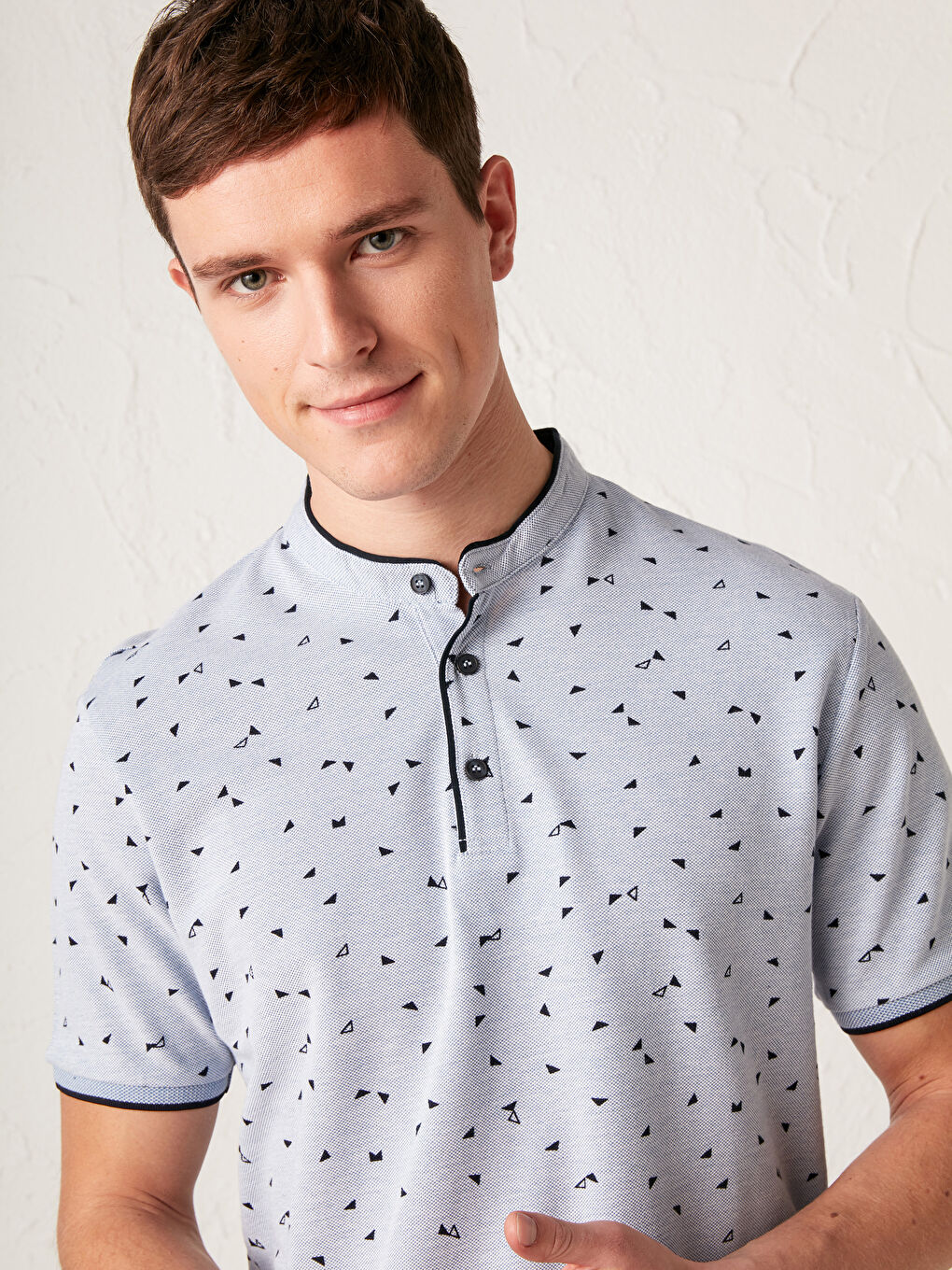 Lacivert Baskılı Hakim Yaka Kısa Kollu Tişört-1