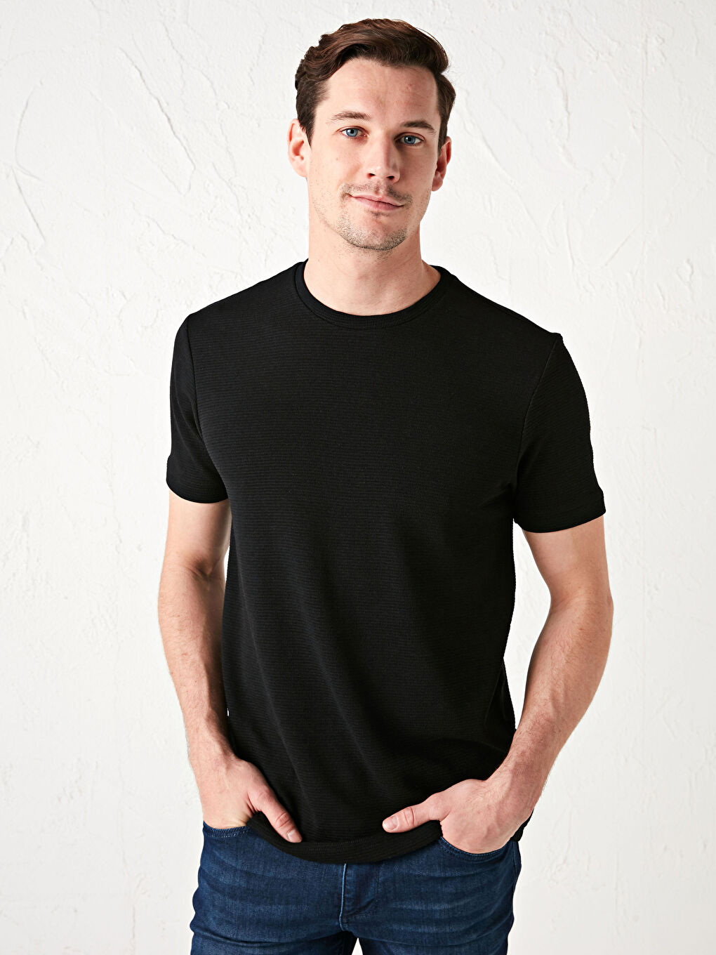 Siyah Bisiklet Yaka Kısa Kollu Basic Erkek Tişört