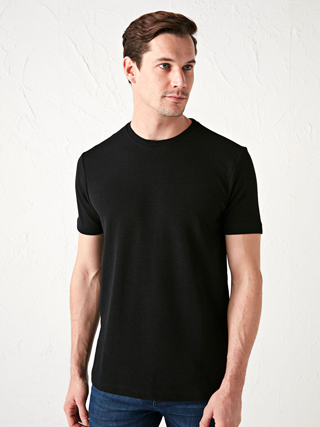 Siyah Bisiklet Yaka Kısa Kollu Basic Erkek Tişört-1