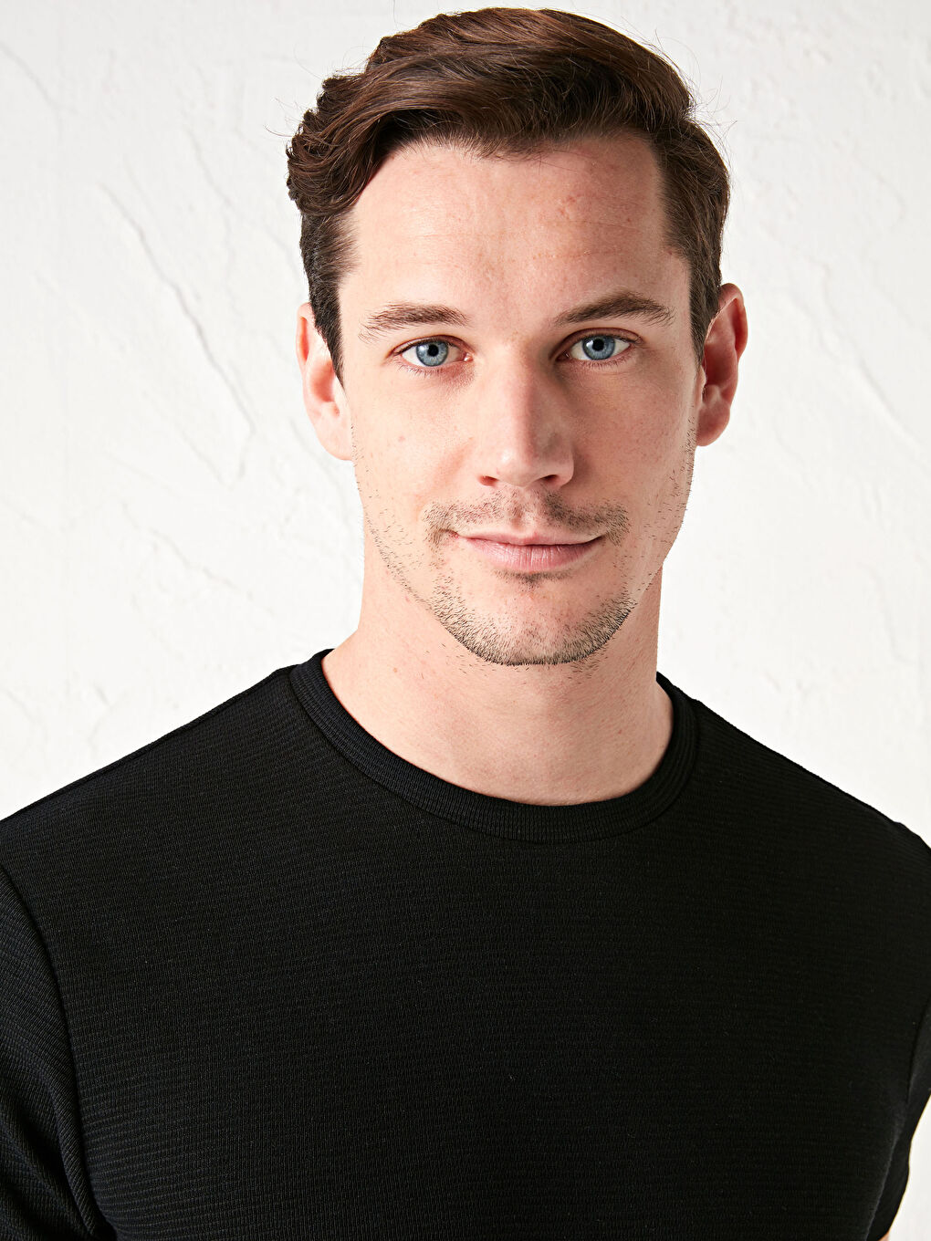 Siyah Bisiklet Yaka Kısa Kollu Basic Erkek Tişört-2