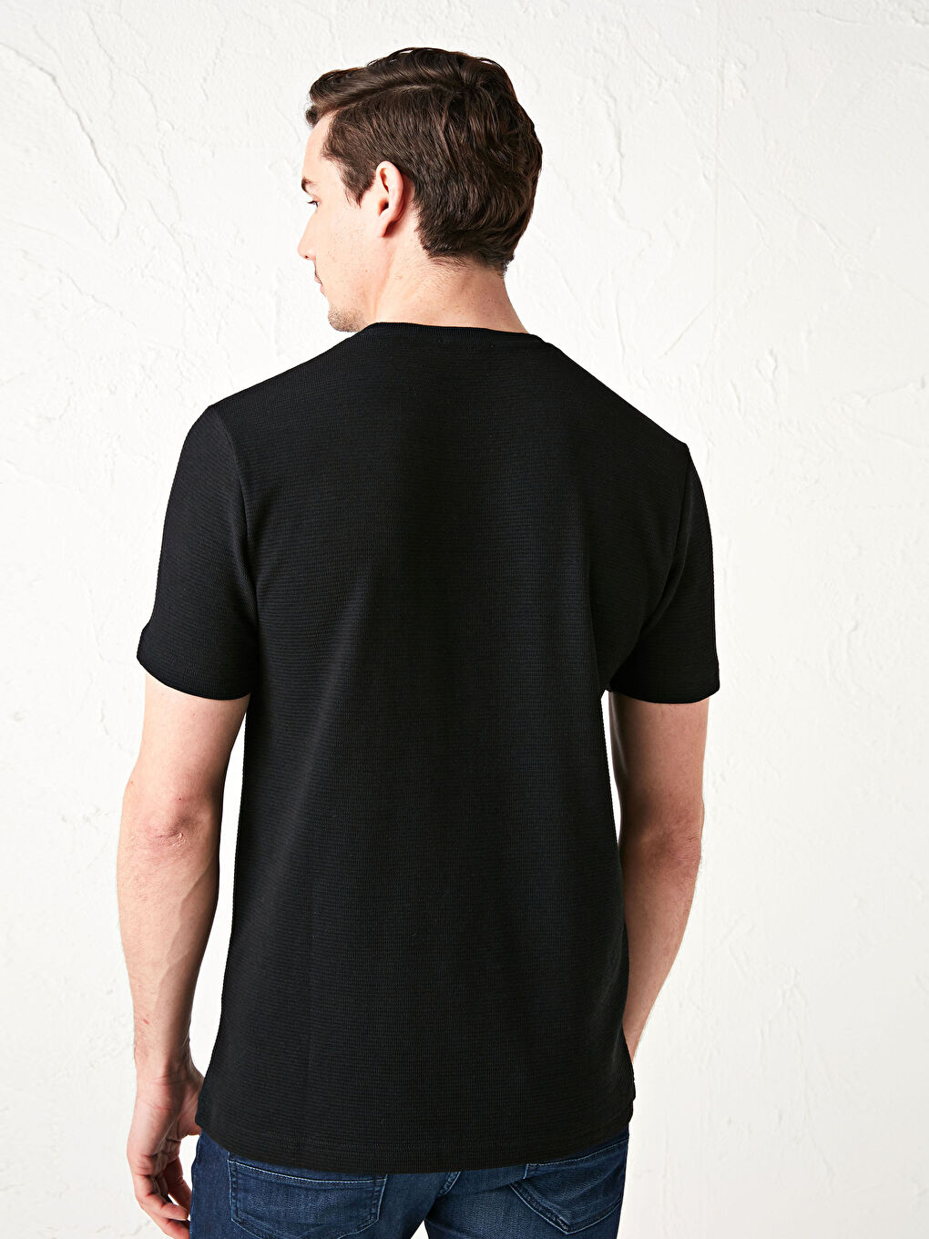 Siyah Bisiklet Yaka Kısa Kollu Basic Erkek Tişört-4