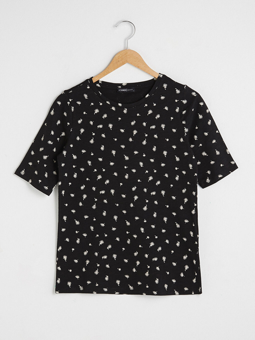 Siyah Bisiklet Yaka Desenli Kısa Kollu Kadın Pamuklu Tişört-4