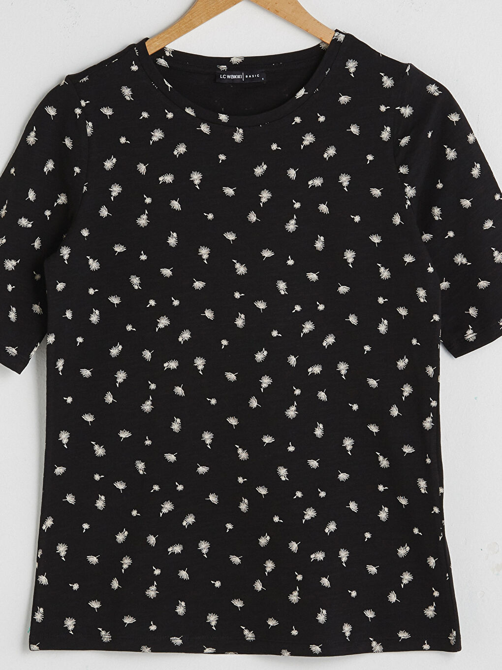 Siyah Bisiklet Yaka Desenli Kısa Kollu Kadın Pamuklu Tişört-6