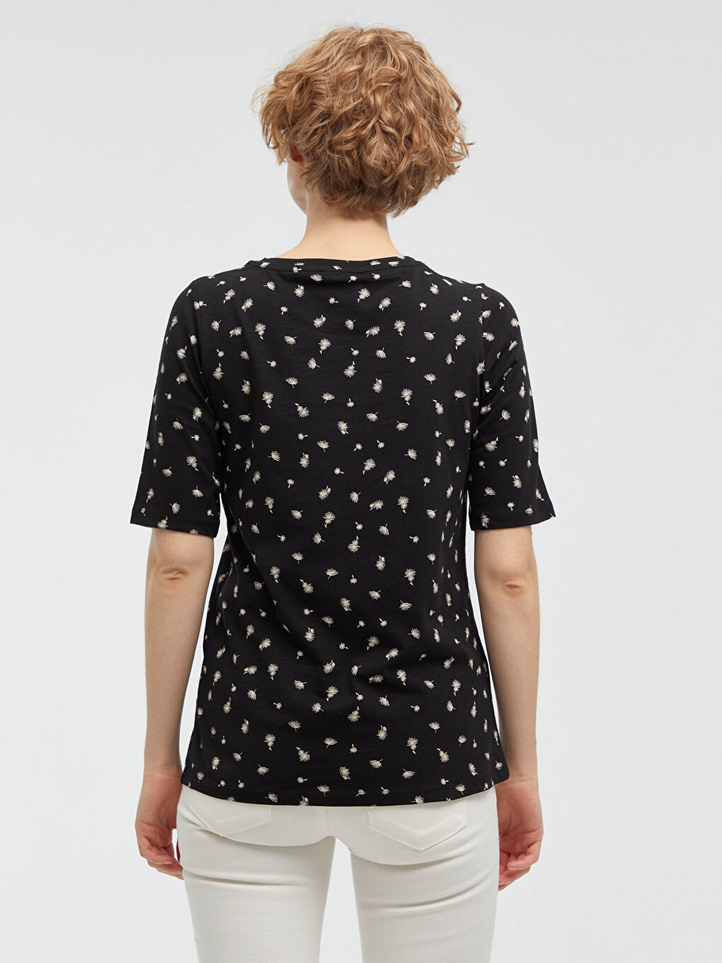 Siyah Bisiklet Yaka Desenli Kısa Kollu Kadın Pamuklu Tişört-2