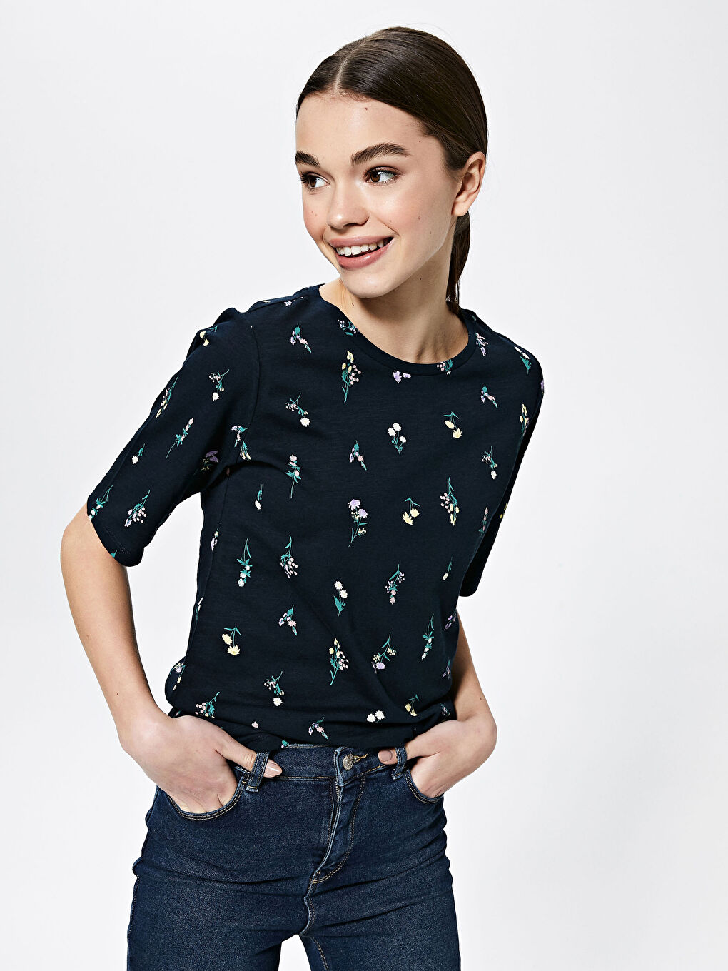 Lacivert Bisiklet Yaka Desenli Kısa Kollu Kadın Pamuklu Tişört-1