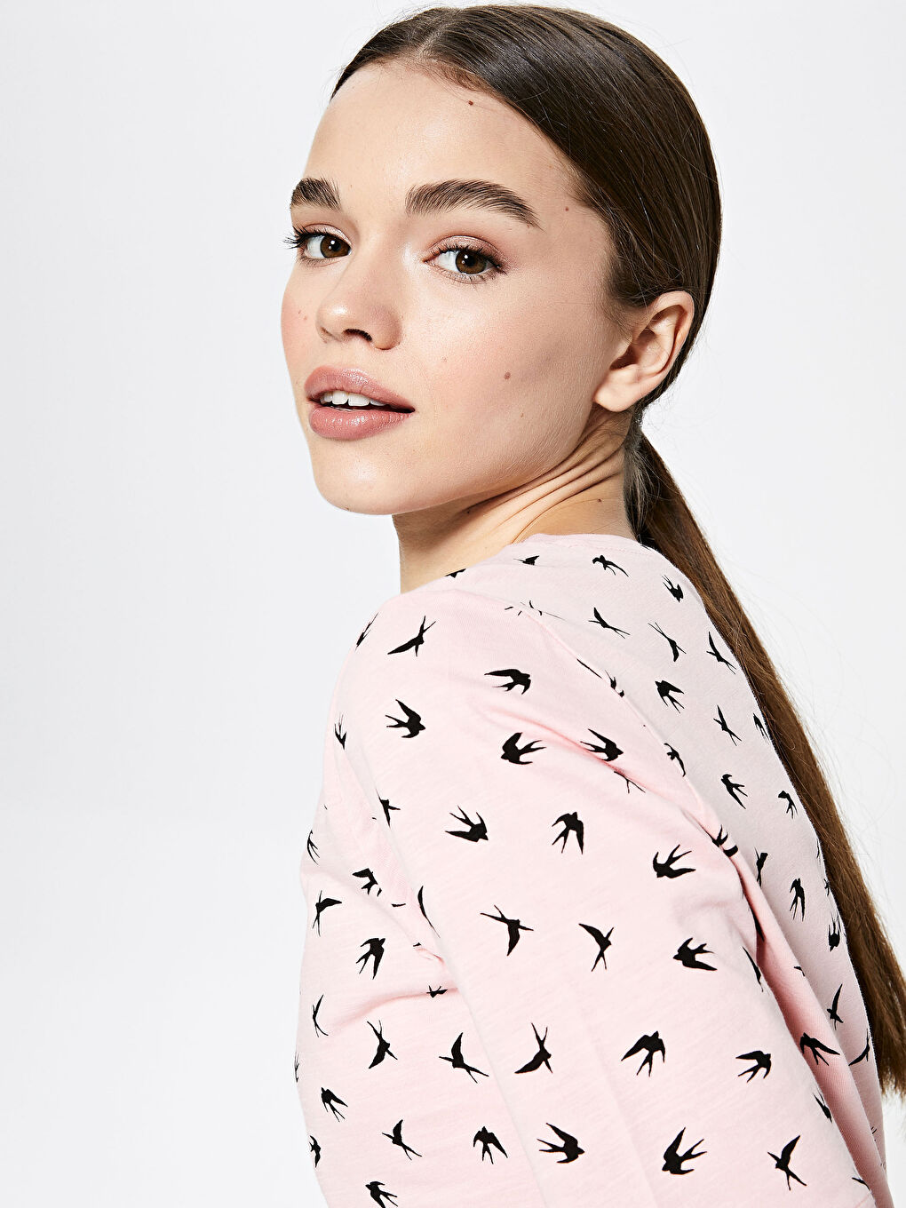 Pembe Bisiklet Yaka Desenli Kısa Kollu Kadın Pamuklu Tişört-1