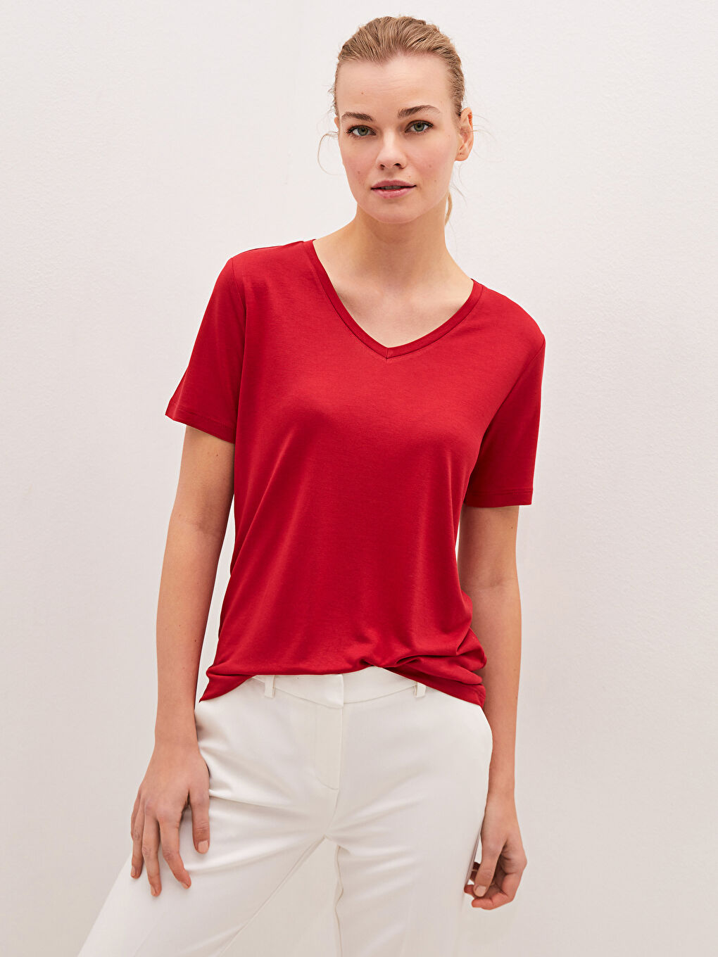 Kırmızı V Yaka Düz Kısa Kollu Kadın Tişört-1