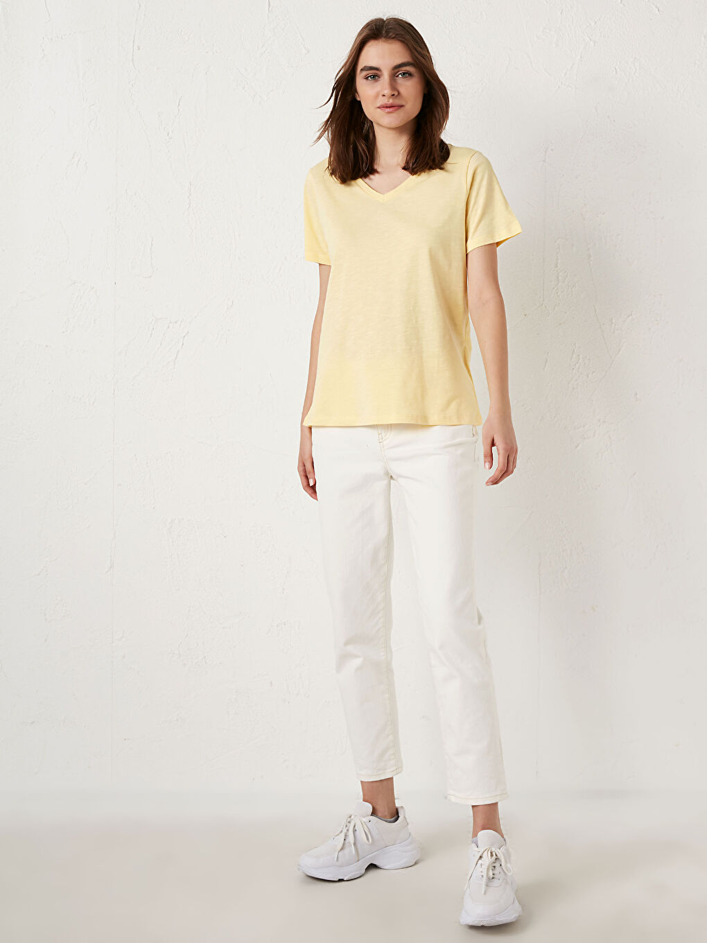 Sarı V Yaka Pamuklu Basic Tişört-3