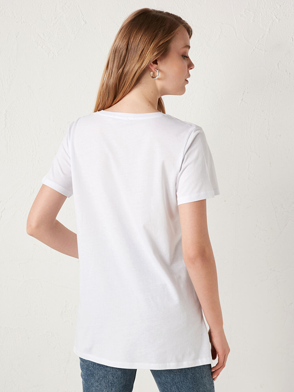 Beyaz V Yaka Pamuklu Basic Tişört-8