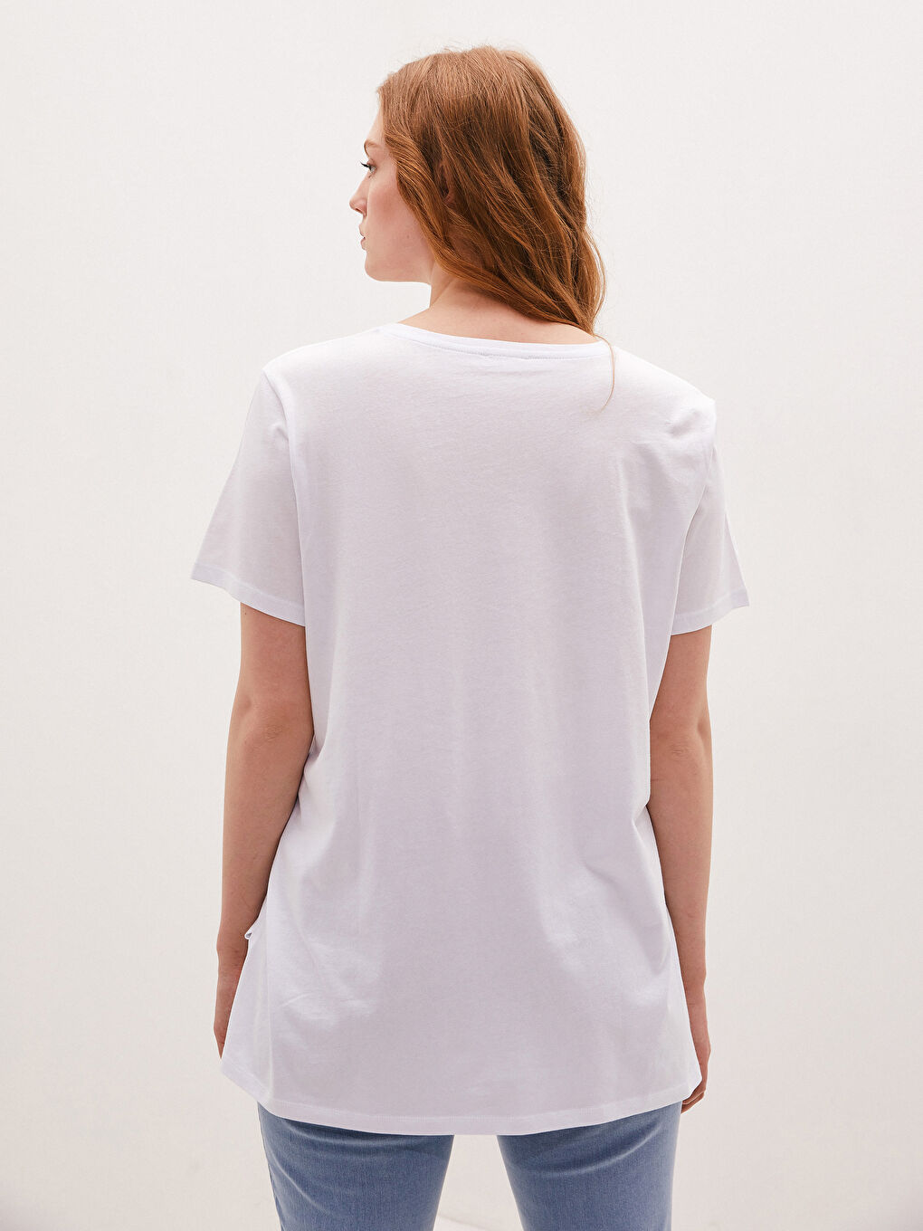 Beyaz V Yaka Pamuklu Basic Tişört-4