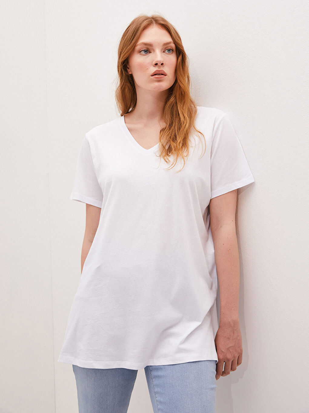 Beyaz V Yaka Pamuklu Basic Tişört