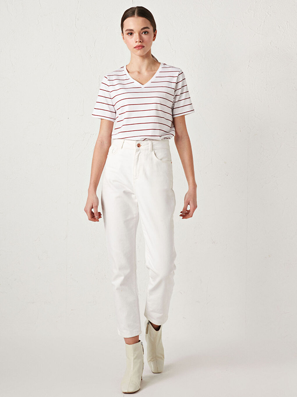 Kırmızı V Yaka Çizgili Kısa Kollu Pamuklu Kadın Tişört-3