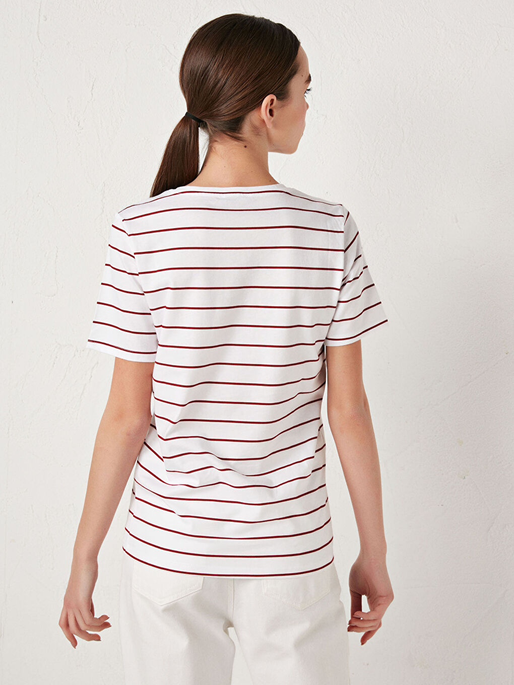 Kırmızı V Yaka Çizgili Kısa Kollu Pamuklu Kadın Tişört-4