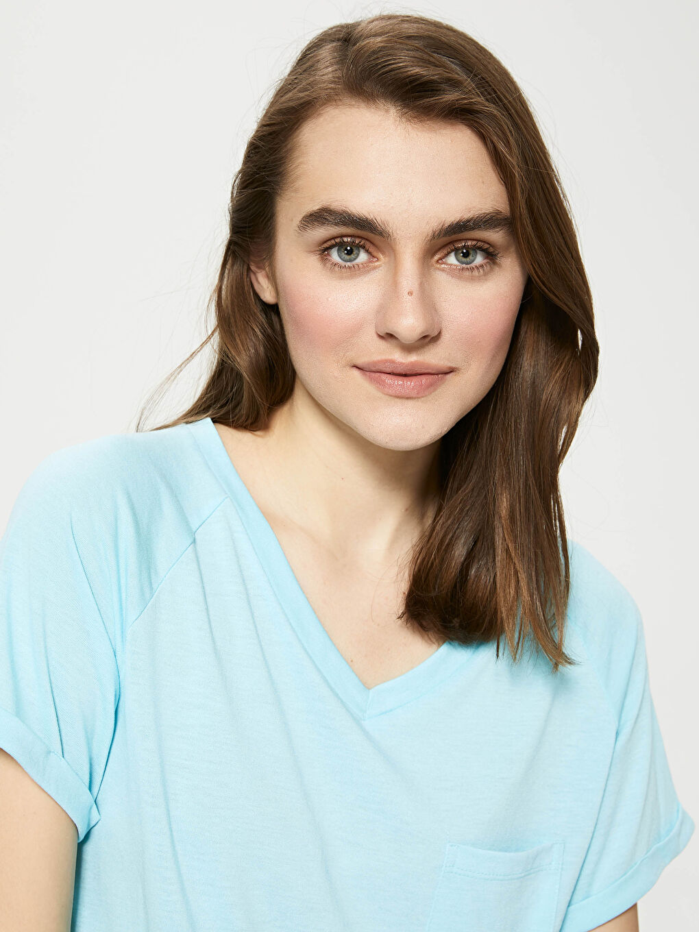 Mavi V Yaka Düz Basic Tişört-1