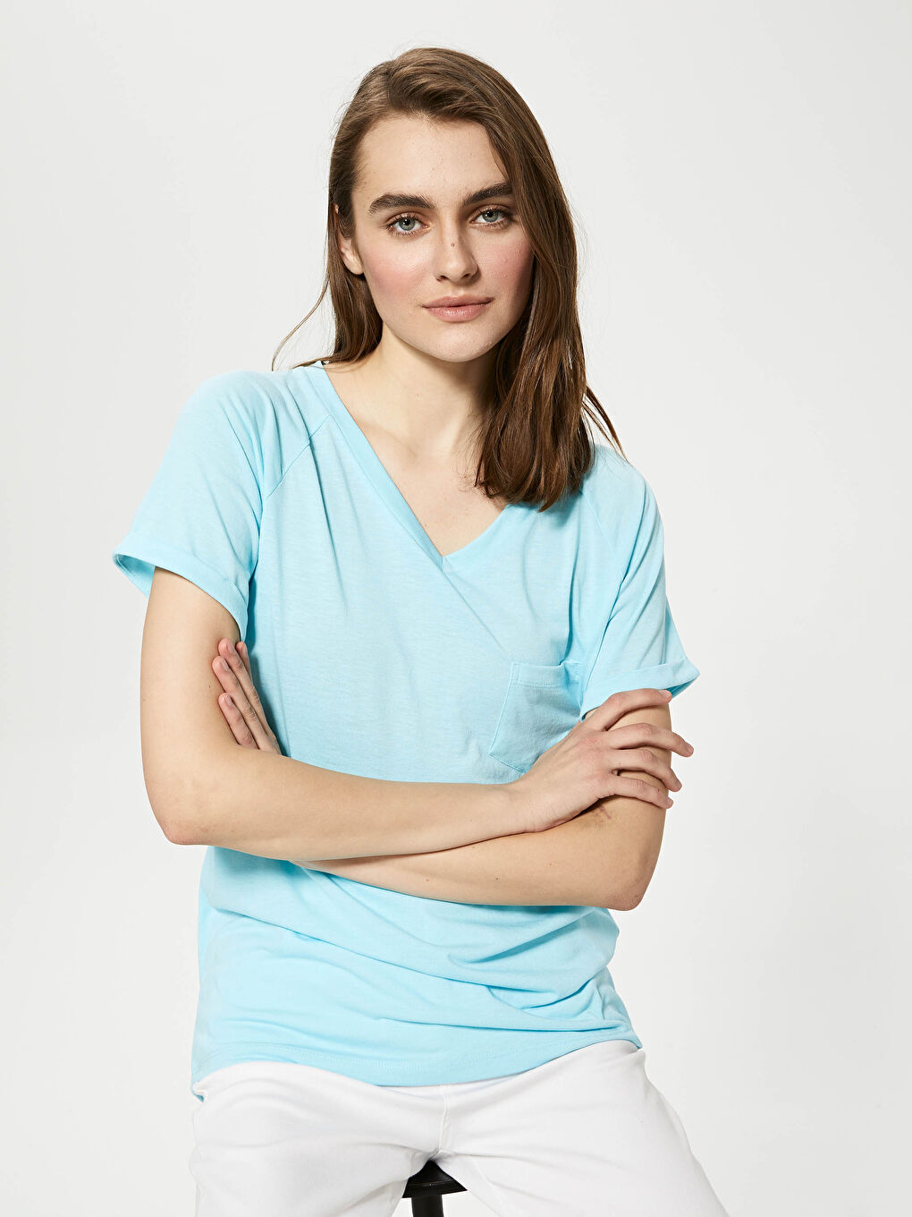 Mavi V Yaka Düz Basic Tişört-4