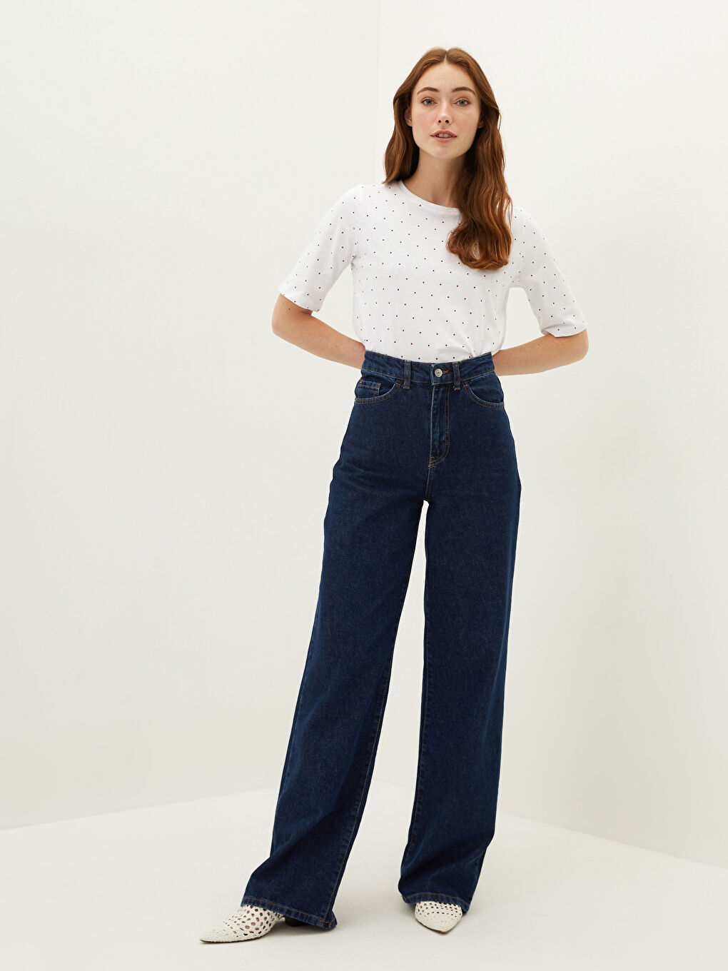 Kırmızı Bisiklet Yaka Puantiyeli Kısa Kollu Pamuklu Kadın Tişört-1