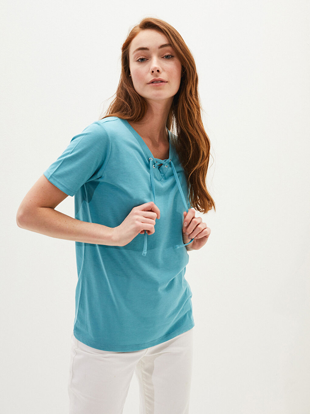 Blouse pour Femmes à Manches Courtes avec Détail Noué et Encolure en V