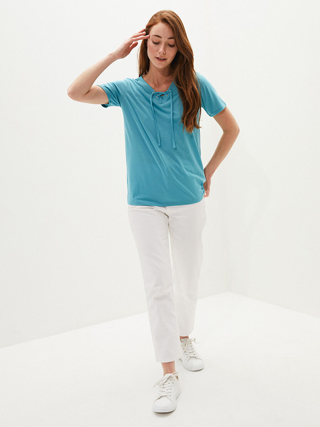 Blouse pour Femmes à Manches Courtes avec Détail Noué et Encolure en V-4