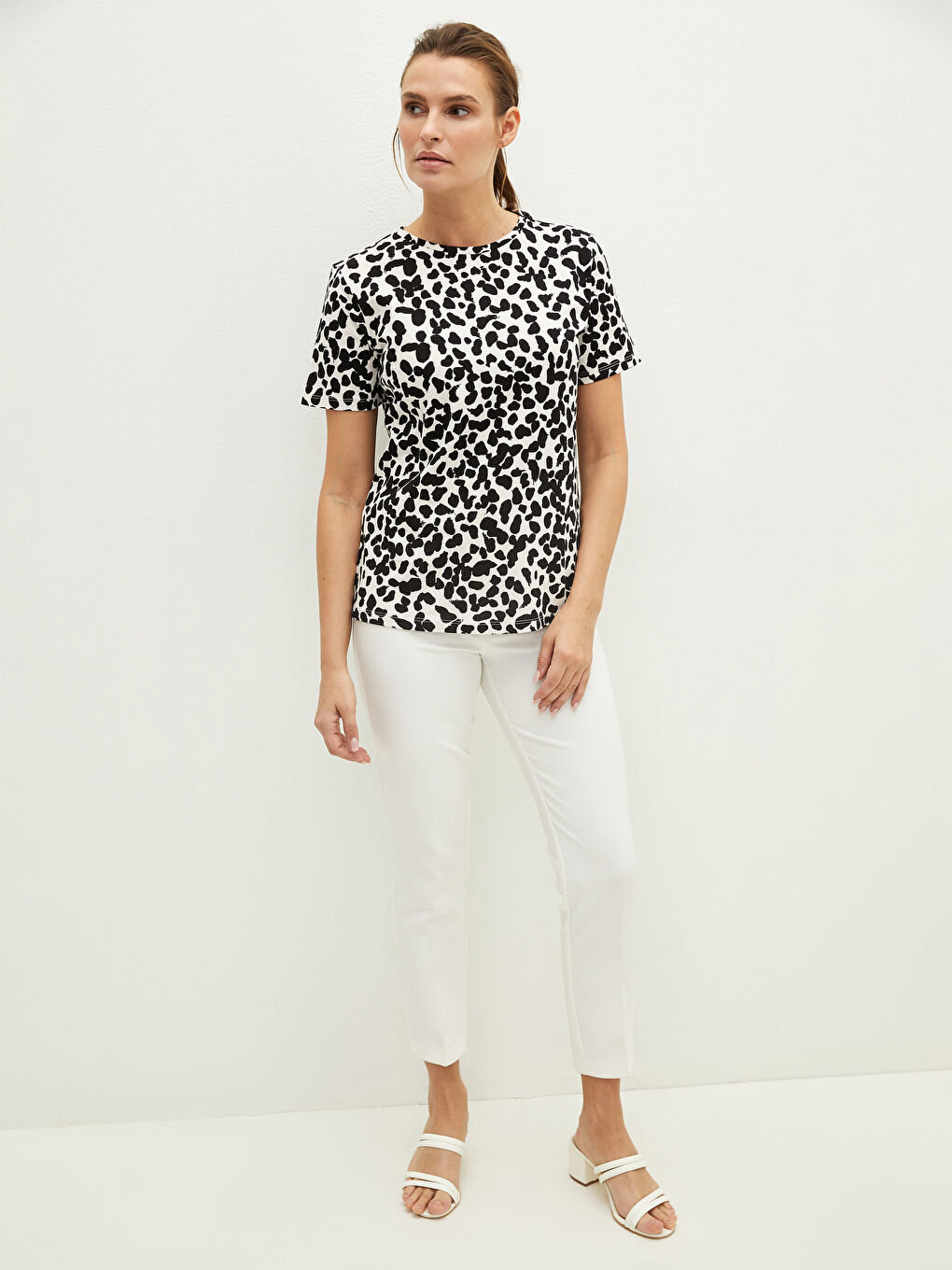 Bej Bisiklet Yaka Baskılı Kısa Kollu Kadın Pamuklu Tişört-2