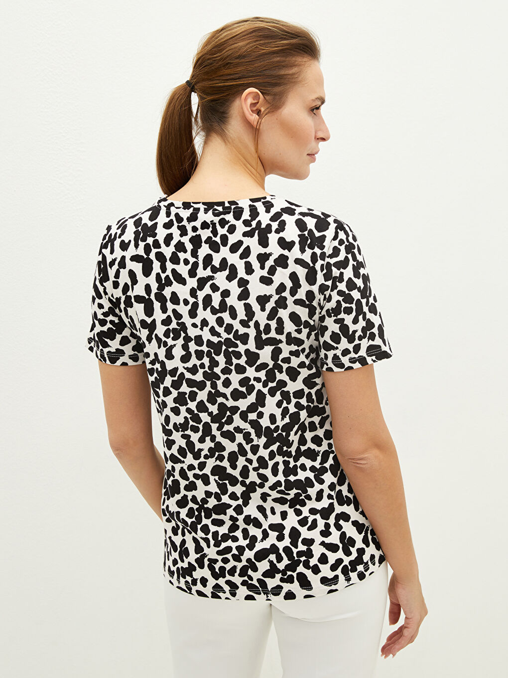 Bej Bisiklet Yaka Baskılı Kısa Kollu Kadın Pamuklu Tişört-4