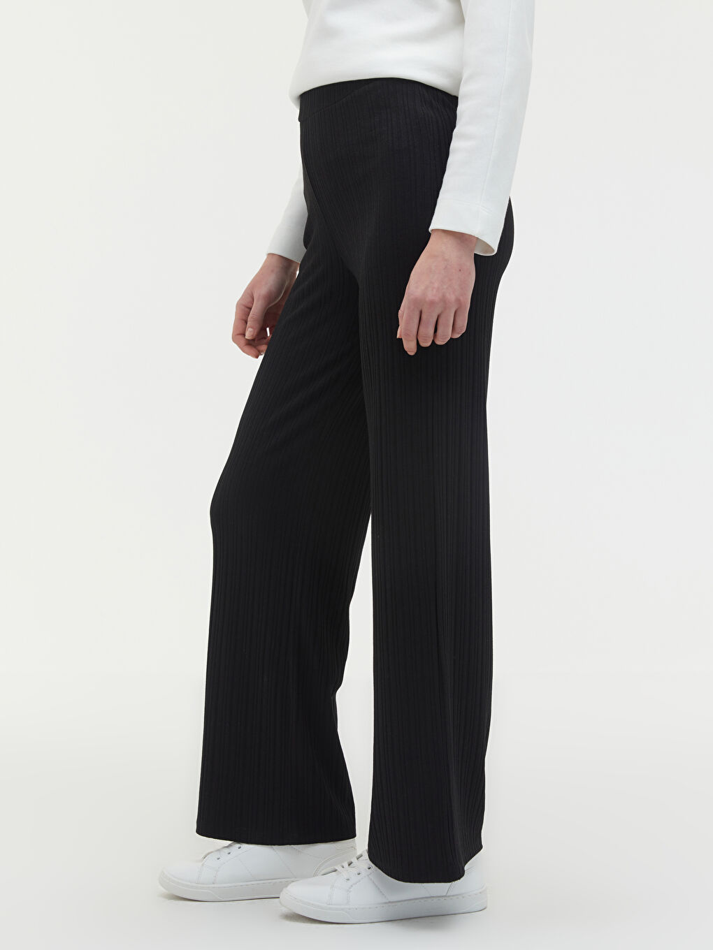 Siyah Beli Lastikli Geniş Paça Kadın Eşofman Altı-1