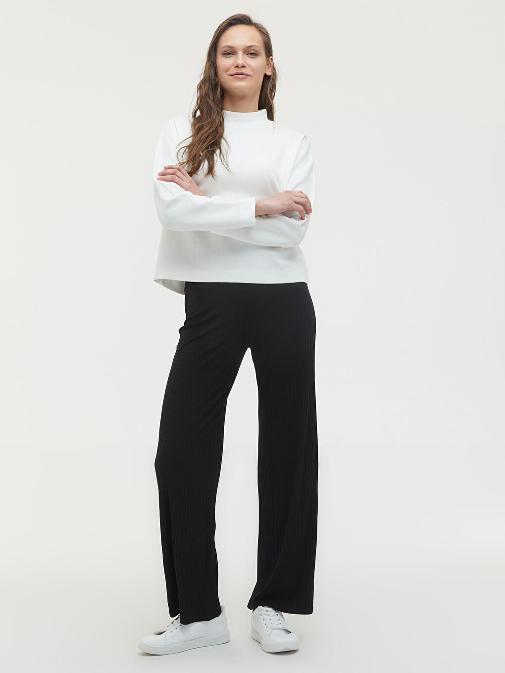 Siyah Beli Lastikli Geniş Paça Kadın Eşofman Altı-4