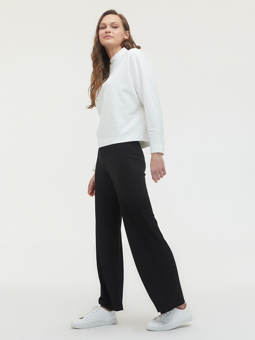 Siyah Beli Lastikli Geniş Paça Kadın Eşofman Altı