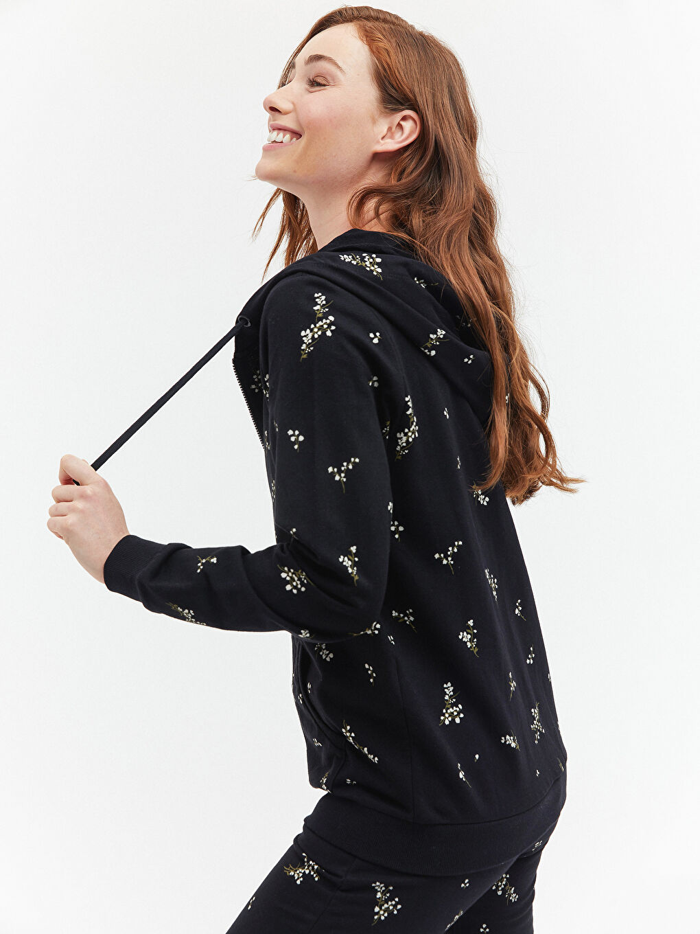 Siyah Fermuarlı Kapüşonlu Hırka